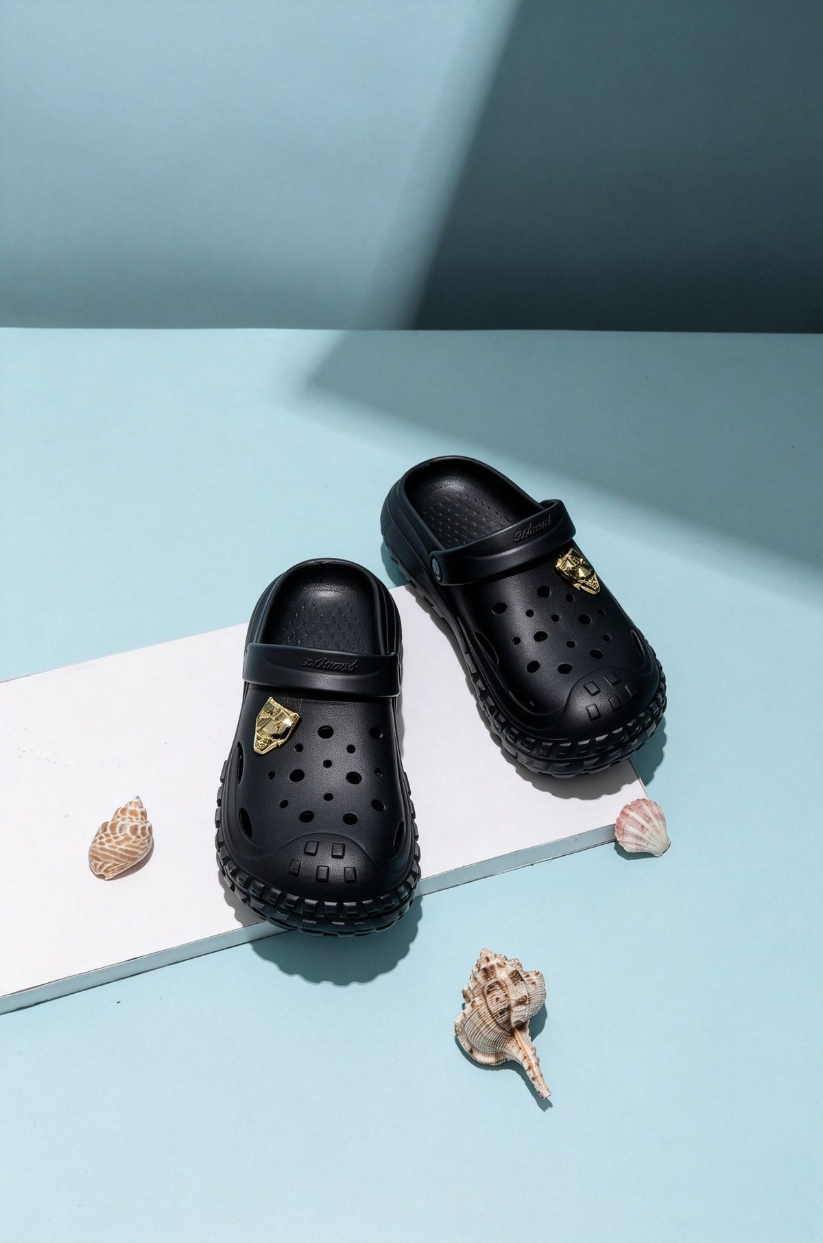 Sedincat Men's EVA Clogs, 2-Way Wear Thick Sole Non-slip Breathable Hollow Garden Shoes with Detachable Metal Charm